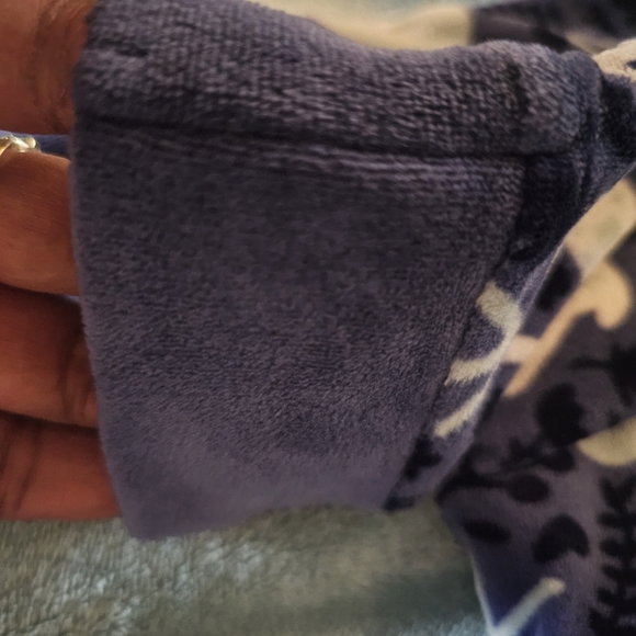 Cat & Jack Blue Animal Print Pajama Set - Picture 7 of 11